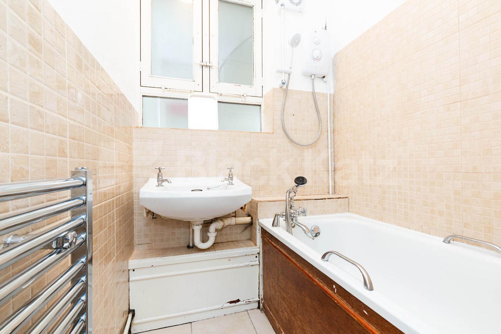 perfect for student sharers and young professionals looking to be central  Birkenhead Street, Kings Cross